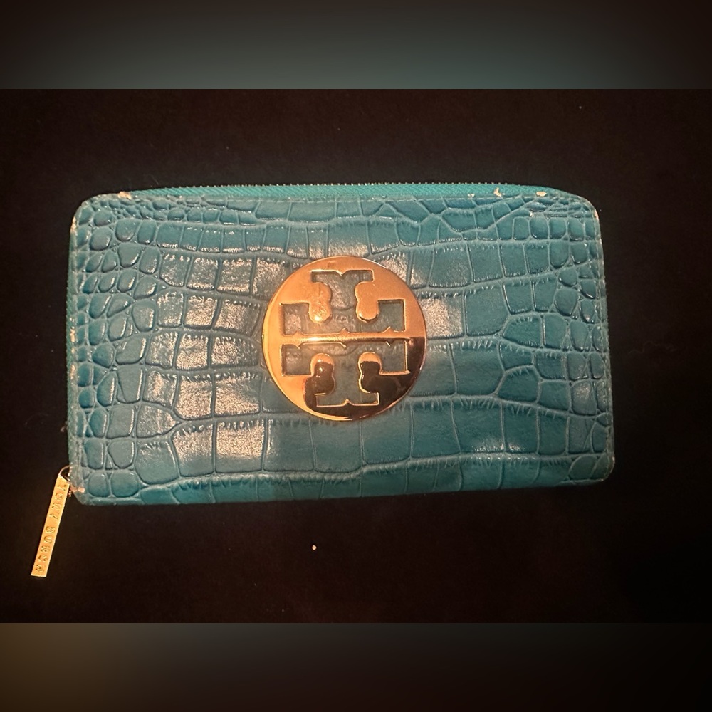 Tory Burch turquoise Leather wallet with Gold Accents